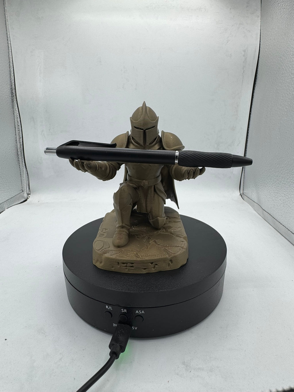 Kneeling Knight Pen Holder