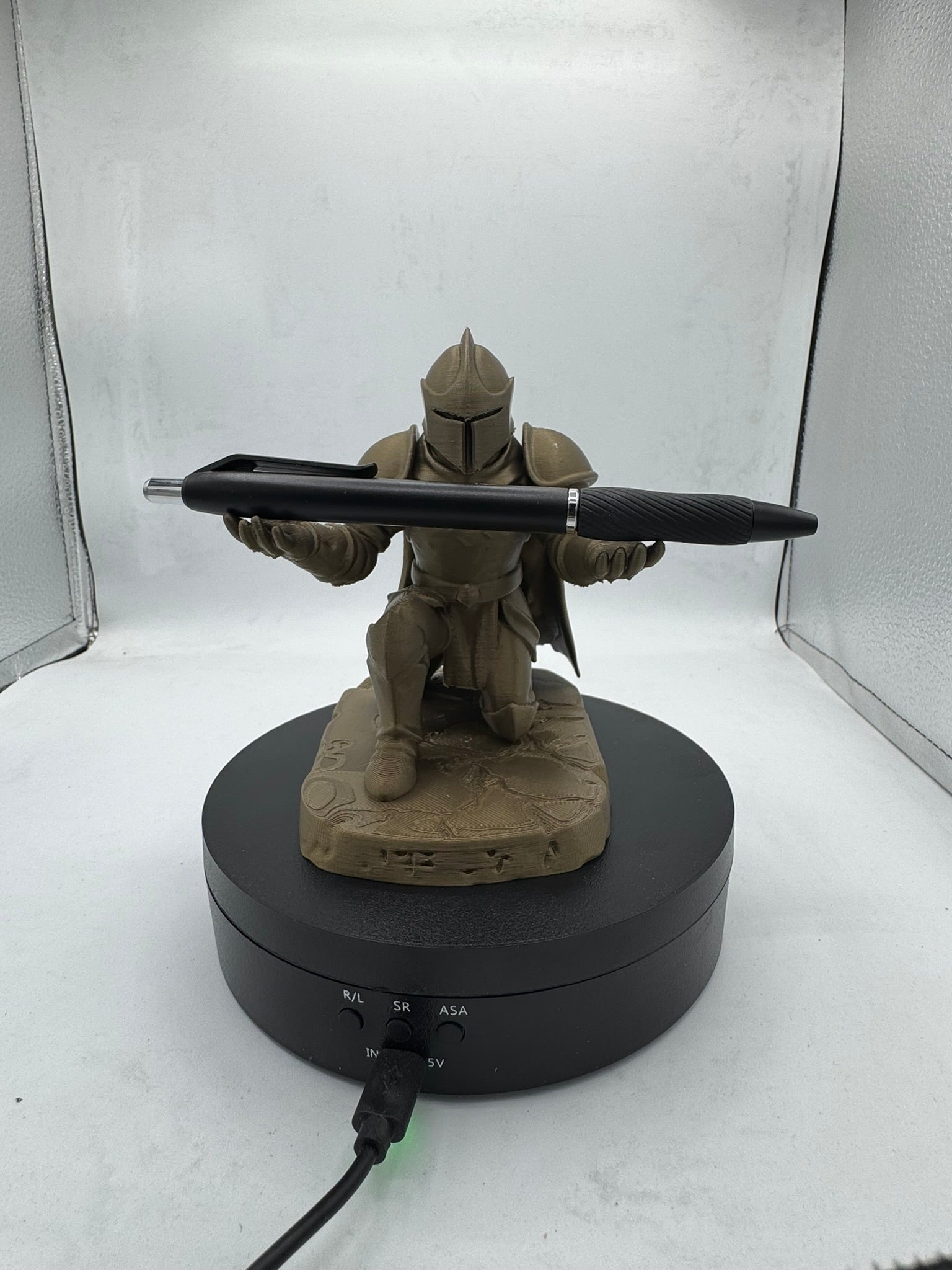 Kneeling Knight Pen Holder