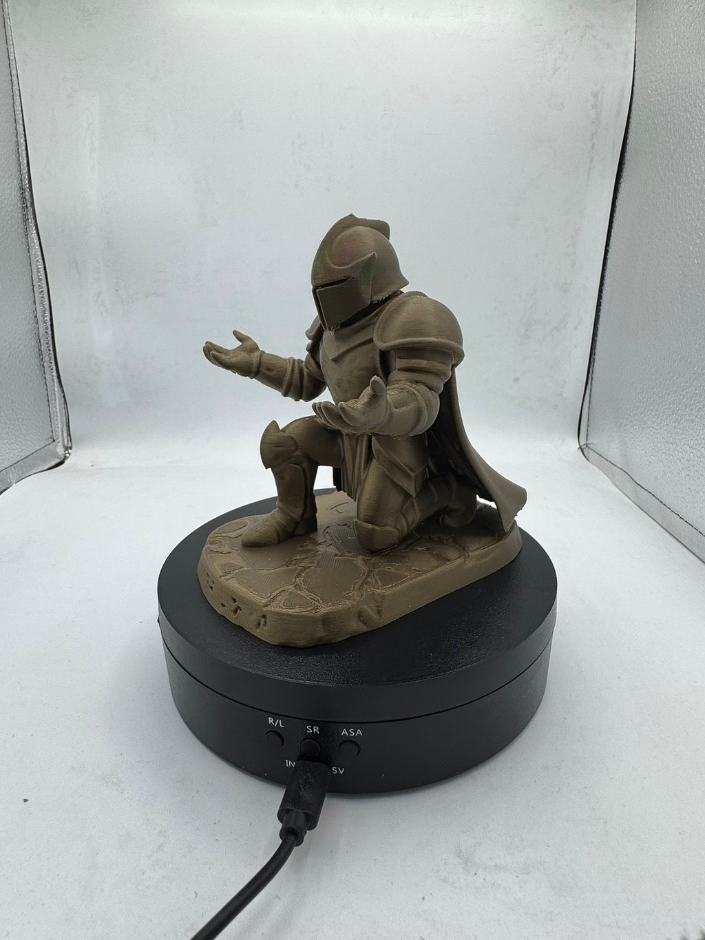 Kneeling Knight Pen Holder