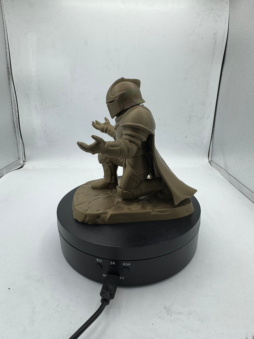 Kneeling Knight Pen Holder