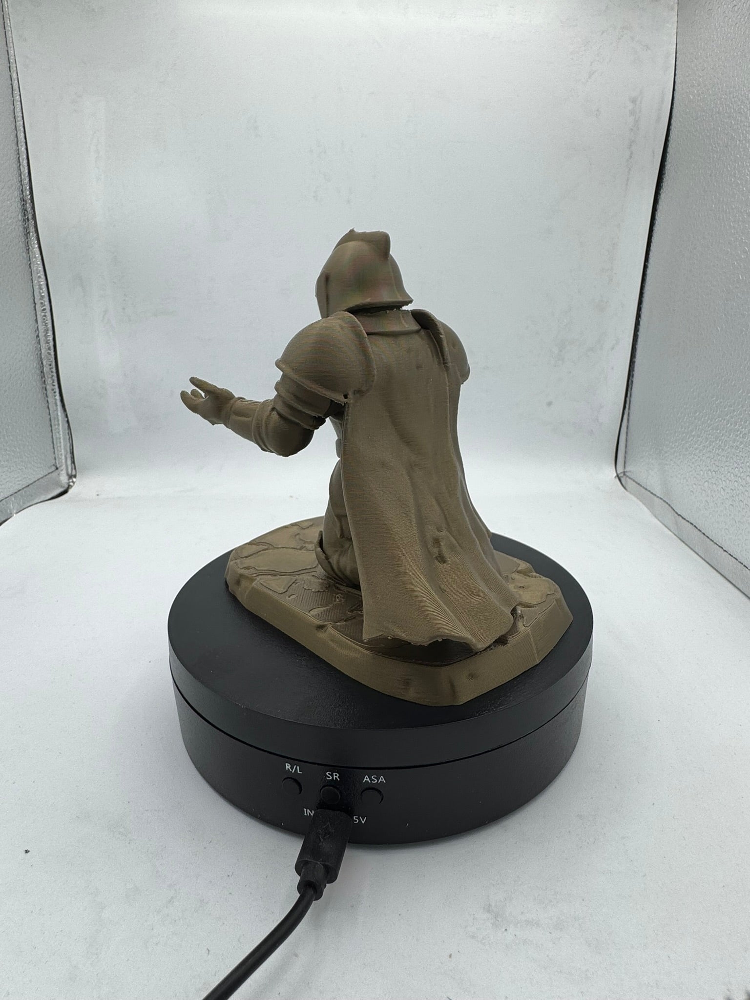 Kneeling Knight Pen Holder