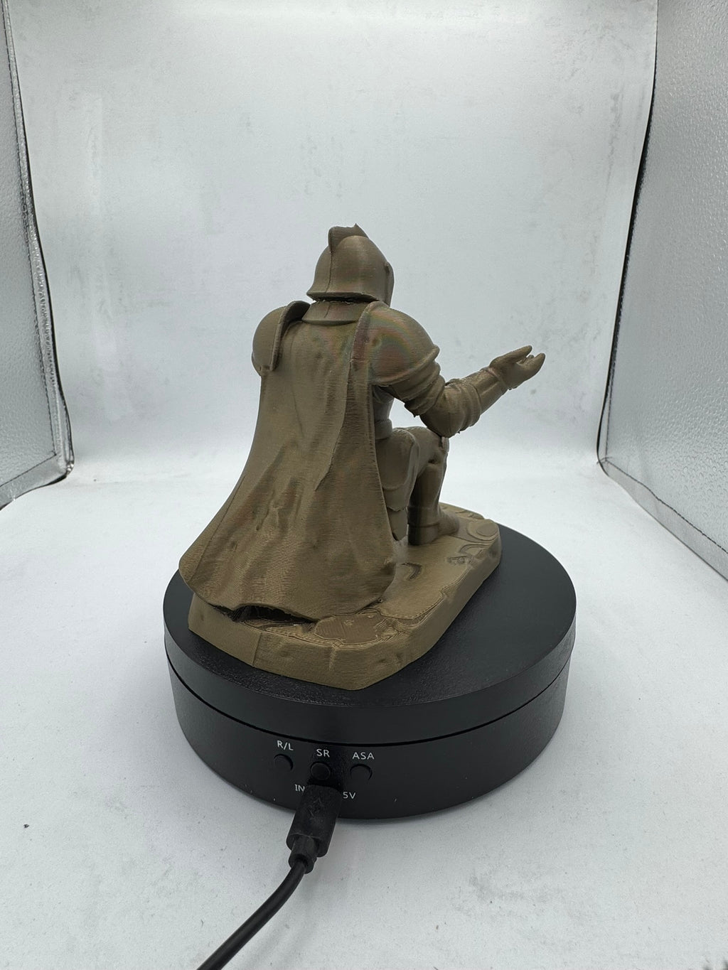Kneeling Knight Pen Holder