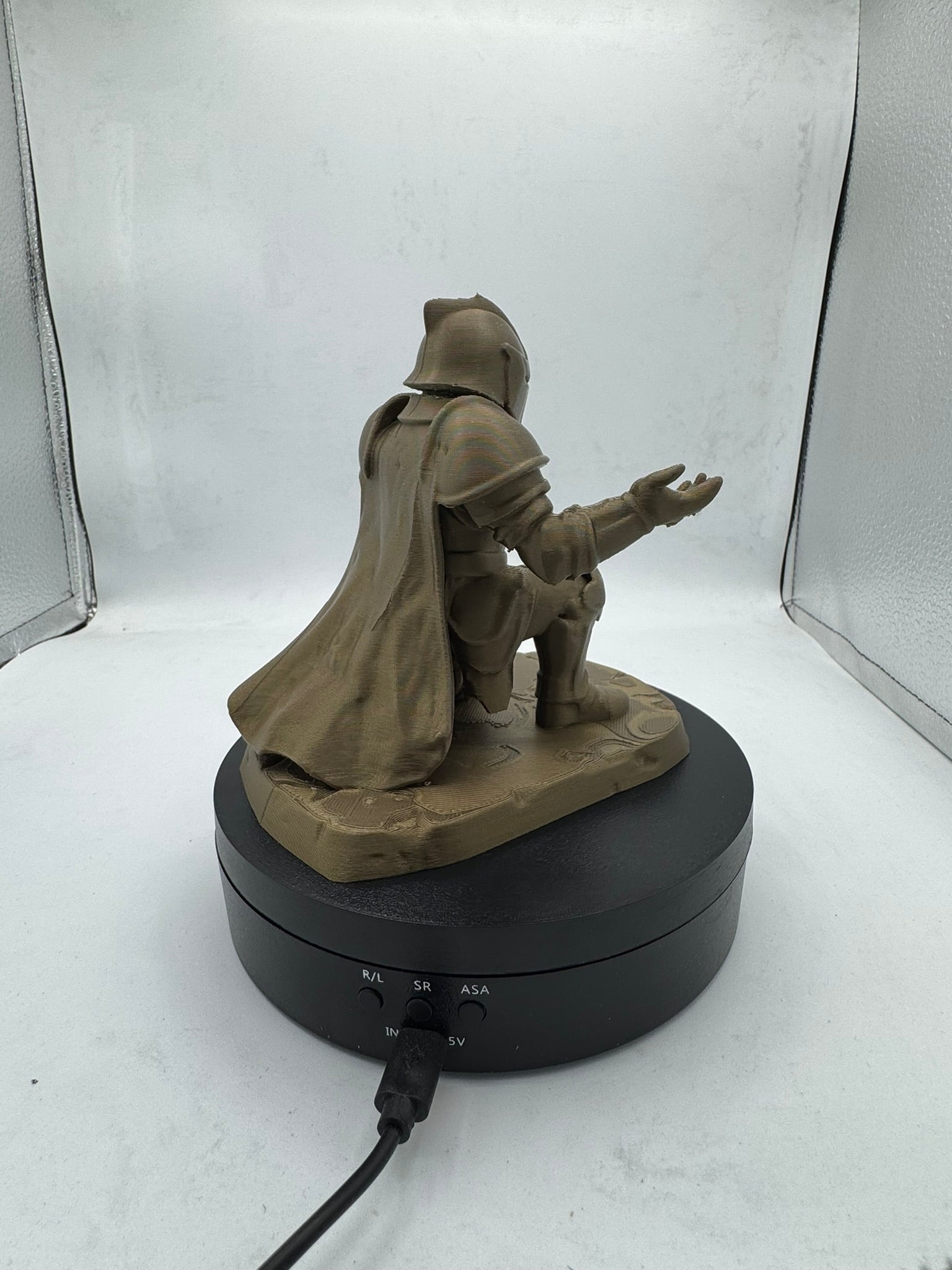 Kneeling Knight Pen Holder