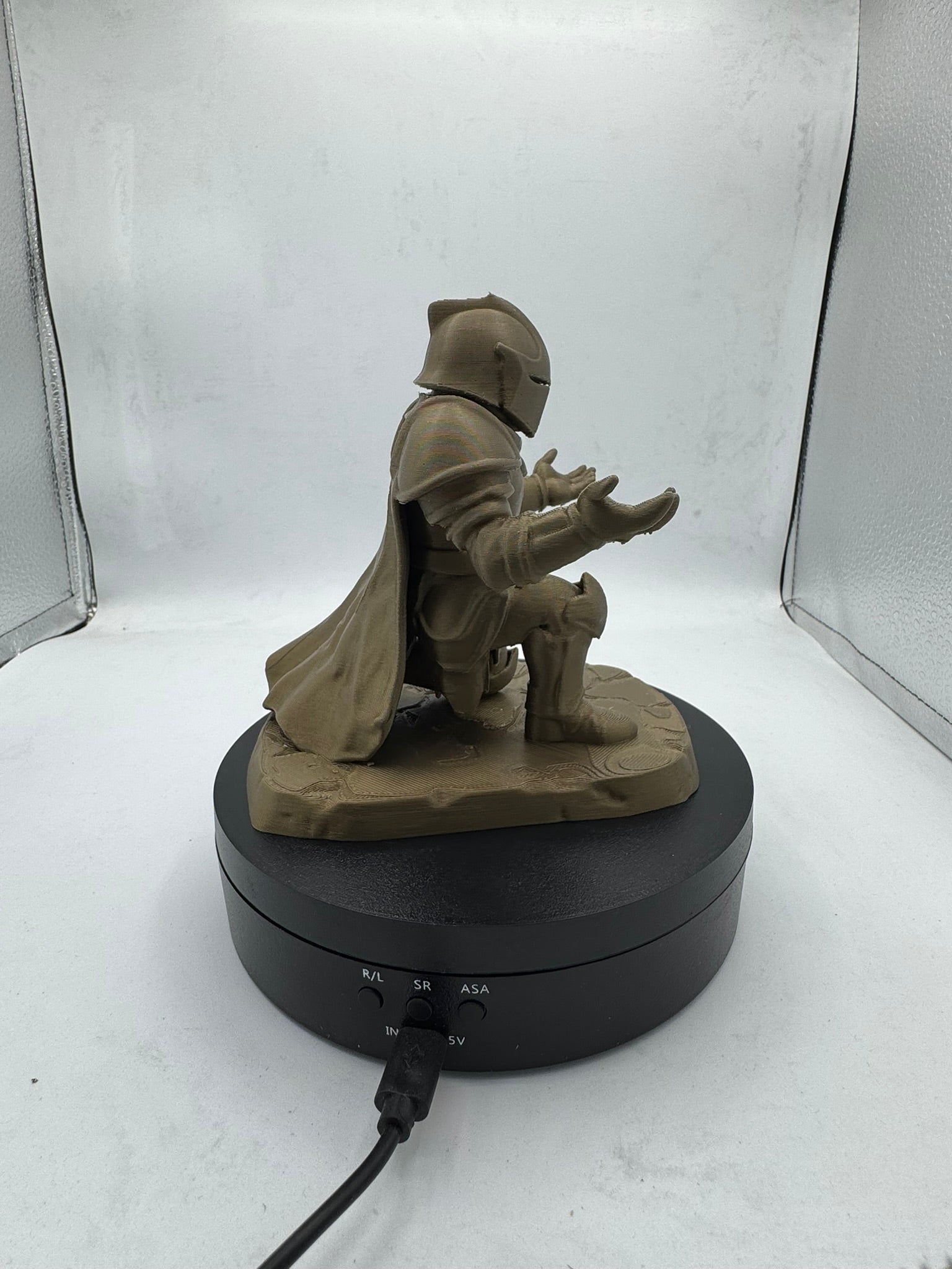 Kneeling Knight Pen Holder