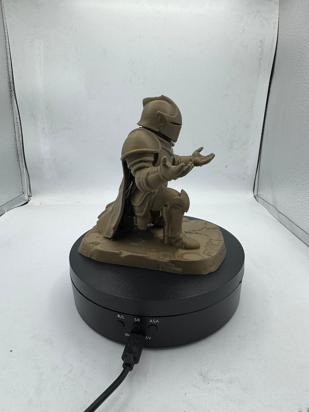 Kneeling Knight Pen Holder