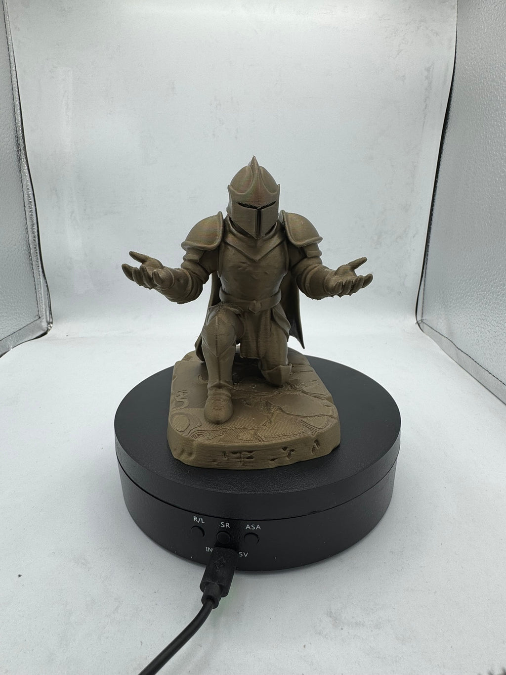 Kneeling Knight Pen Holder