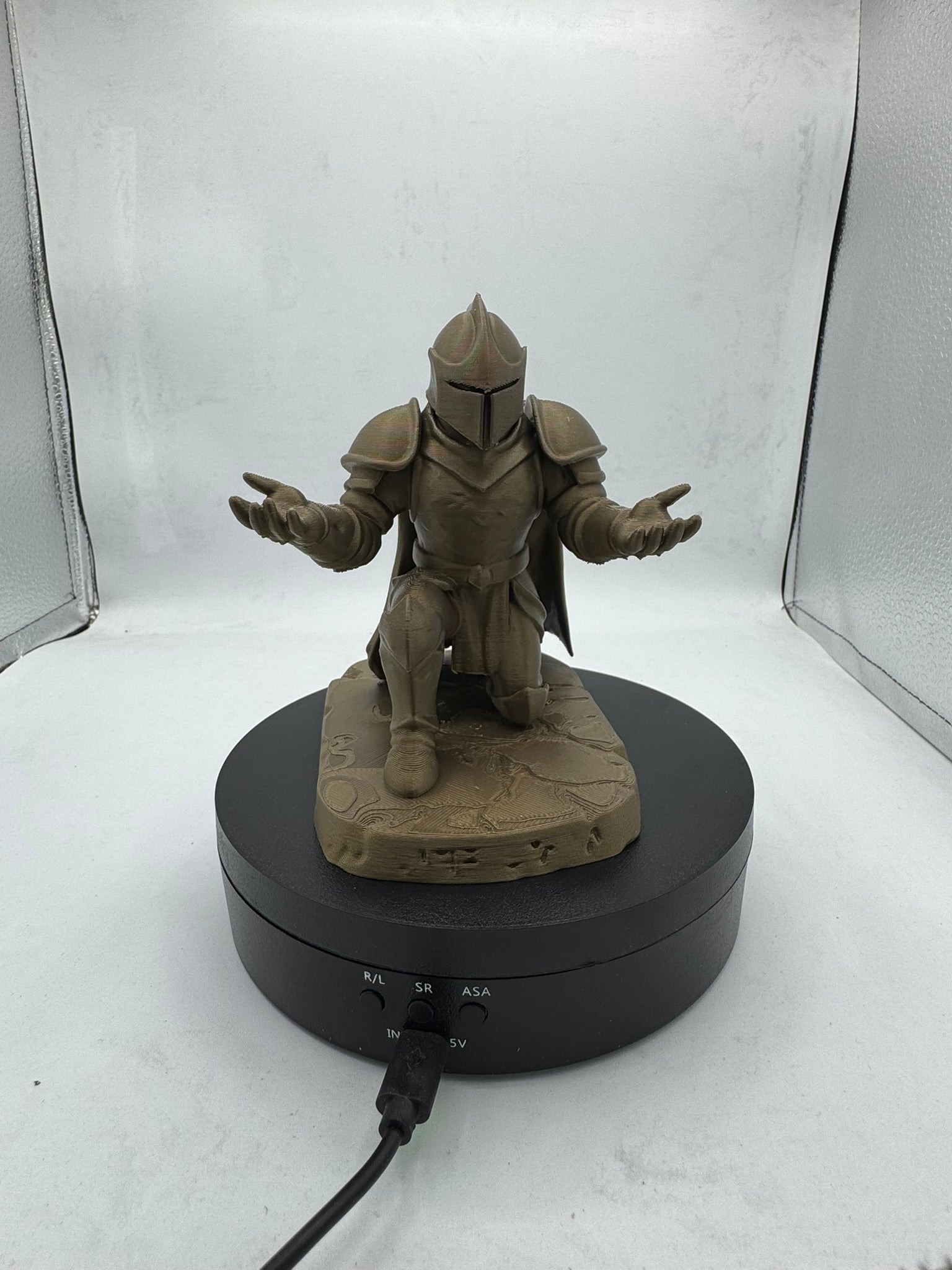 Kneeling Knight Pen Holder